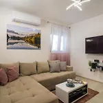 Διαμέρισμα Amazing In *