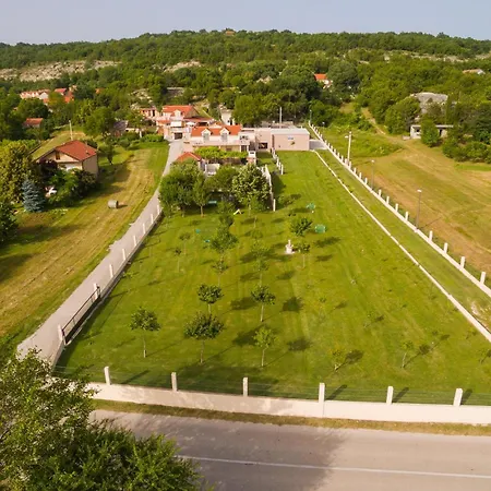 Lovely In With Kitchen Apartamento Obrovac Sinjski